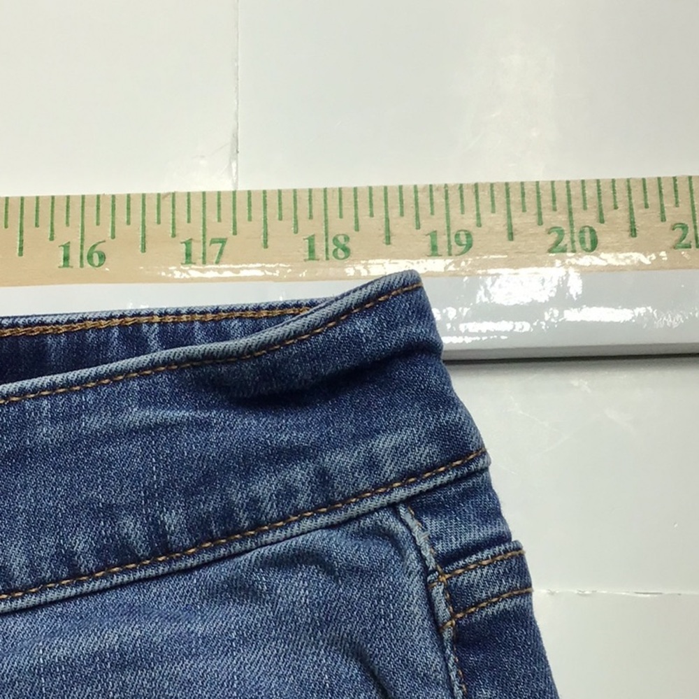 🌼3/$13🌼BUNDLE DEAL! a.n.a High Rise Blue Denim Short - Picture 6 of 11